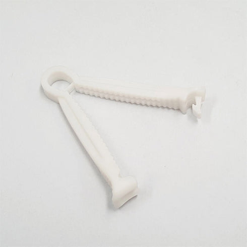 Clema ombilicala, alba, nesterila din polipropilena.