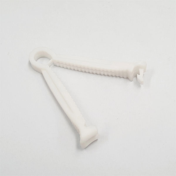 Clema ombilicala, alba, nesterila din polipropilena.