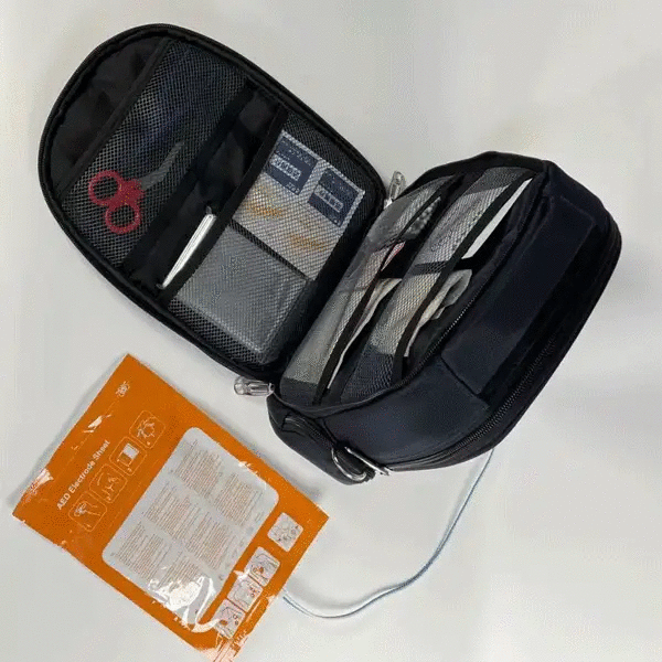Defibrilator extern semi-automat DEFI 5S PRO cu meniu in limba romana+geanta+suport perete+kit prim-ajutor
